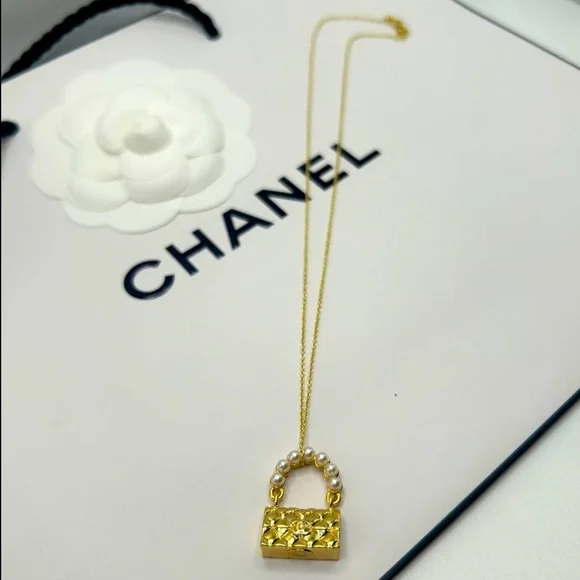 CHANEL Handbag Pendant CC Logo Pearl Detail Stamped Bag Shaped Gold Charm - Picture 4 of 7